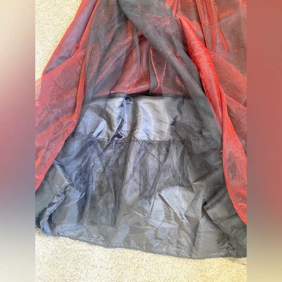 Royal Vampiress Costume - Size Child Medium (8-10) - Picture 12 of 16